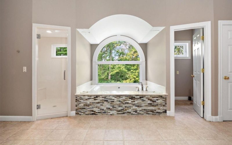 master bathroom of home for sale by the jeff lottmann group